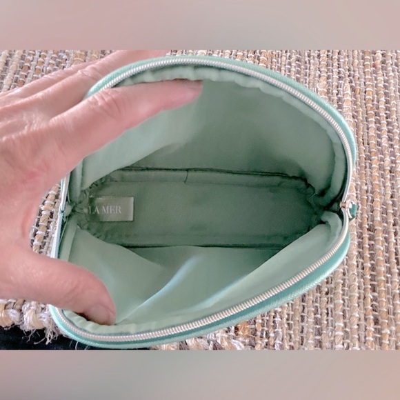 La Mer bundle makeup bag and keychain/ bag charm - Picture 6 of 9